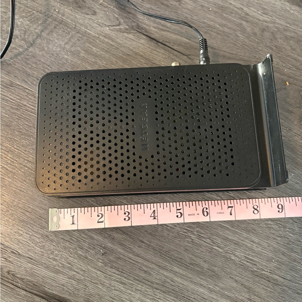 Netgear Black Wired Router - Picture 9 of 10